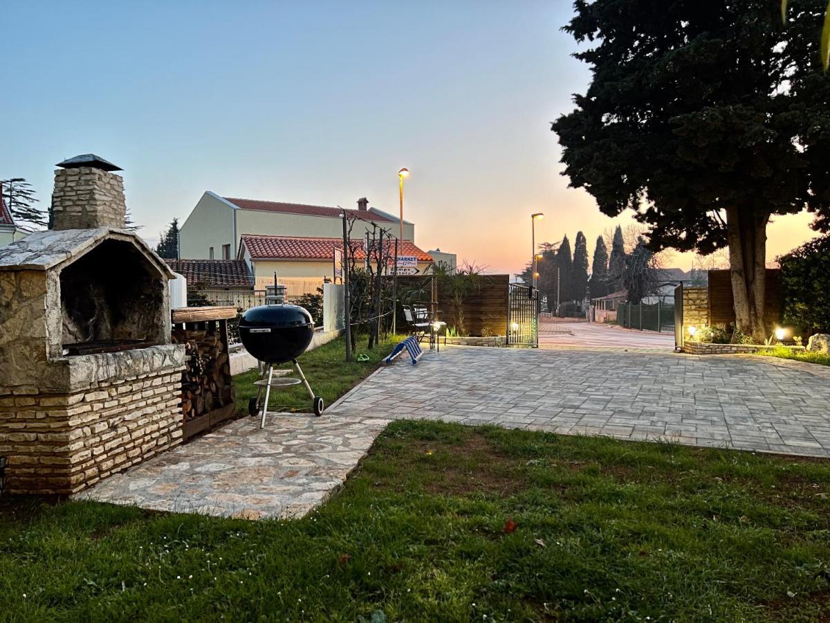 Holiday House "Laurus Garden" With Private Parking Медулин Экстерьер фото