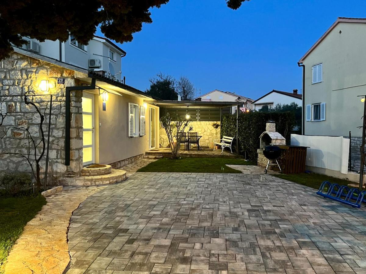 Holiday House "Laurus Garden" With Private Parking Медулин Экстерьер фото