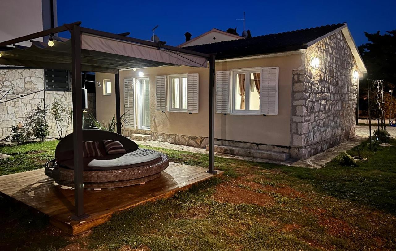 Holiday House "Laurus Garden" With Private Parking Медулин Экстерьер фото