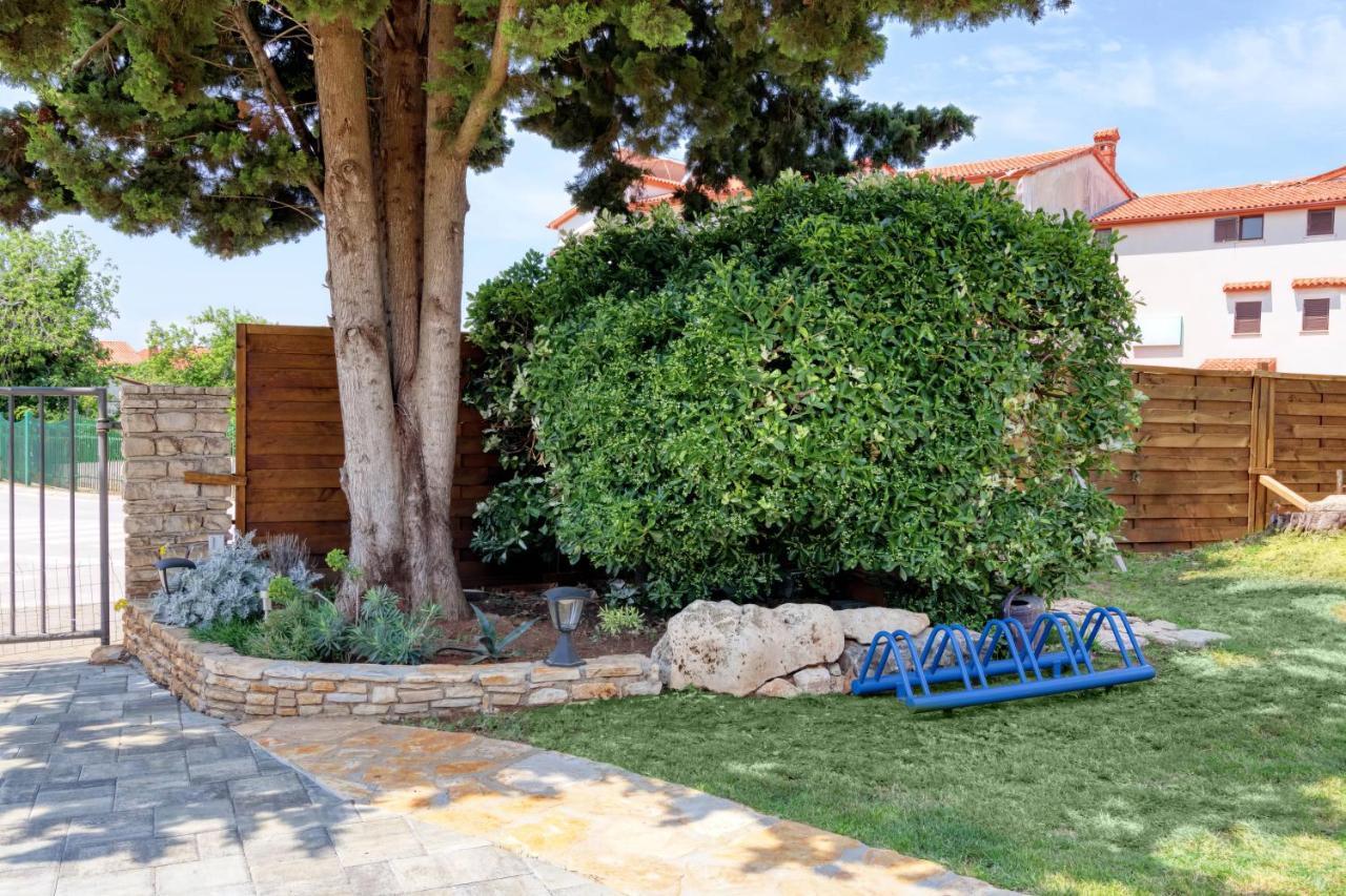 Holiday House "Laurus Garden" With Private Parking Медулин Экстерьер фото