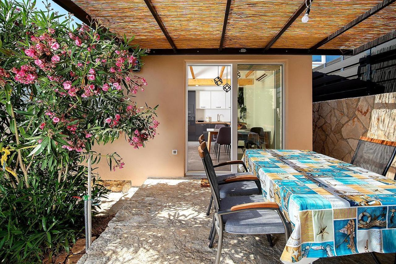 Holiday House "Laurus Garden" With Private Parking Медулин Экстерьер фото