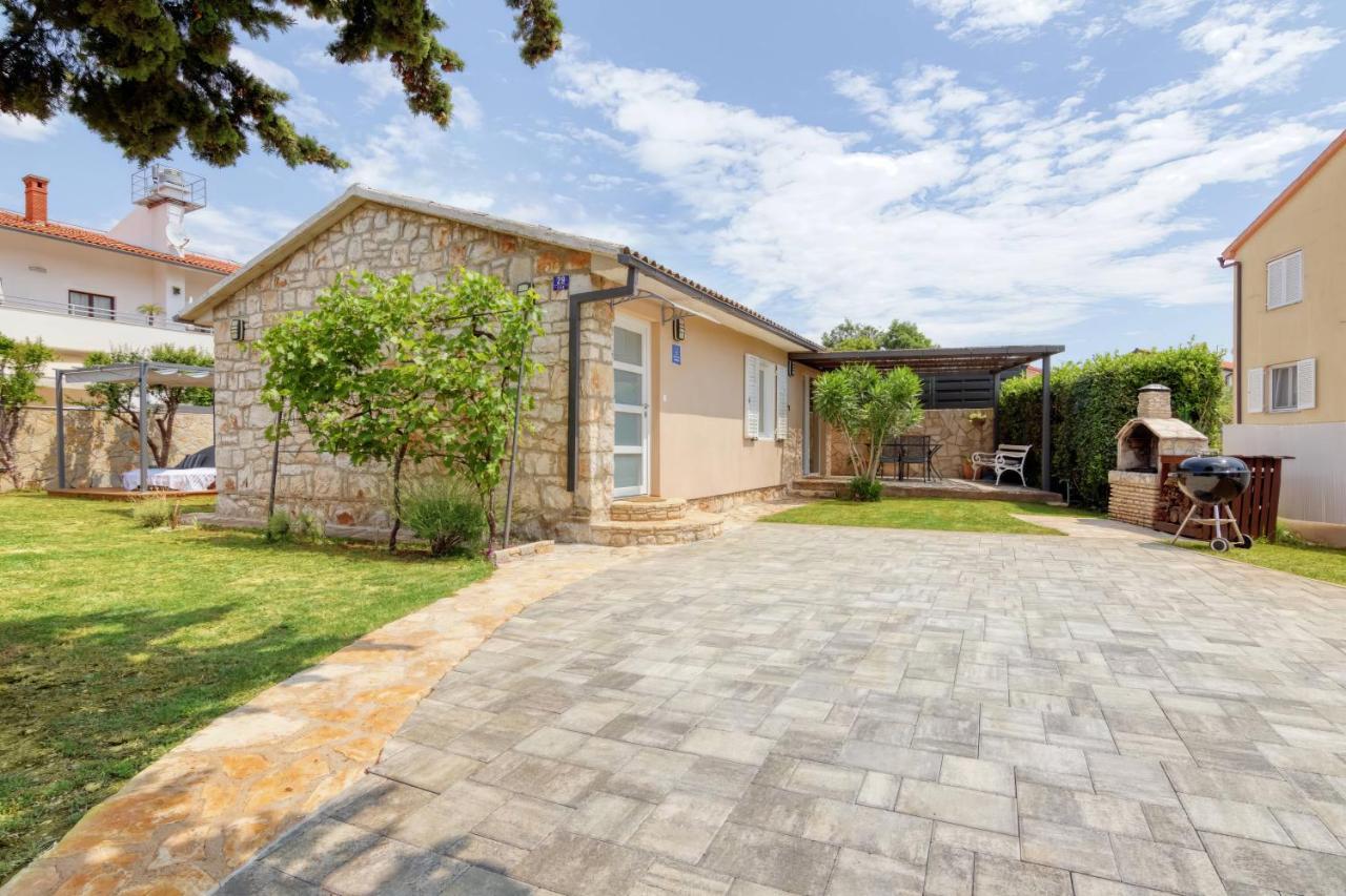 Holiday House "Laurus Garden" With Private Parking Медулин Экстерьер фото