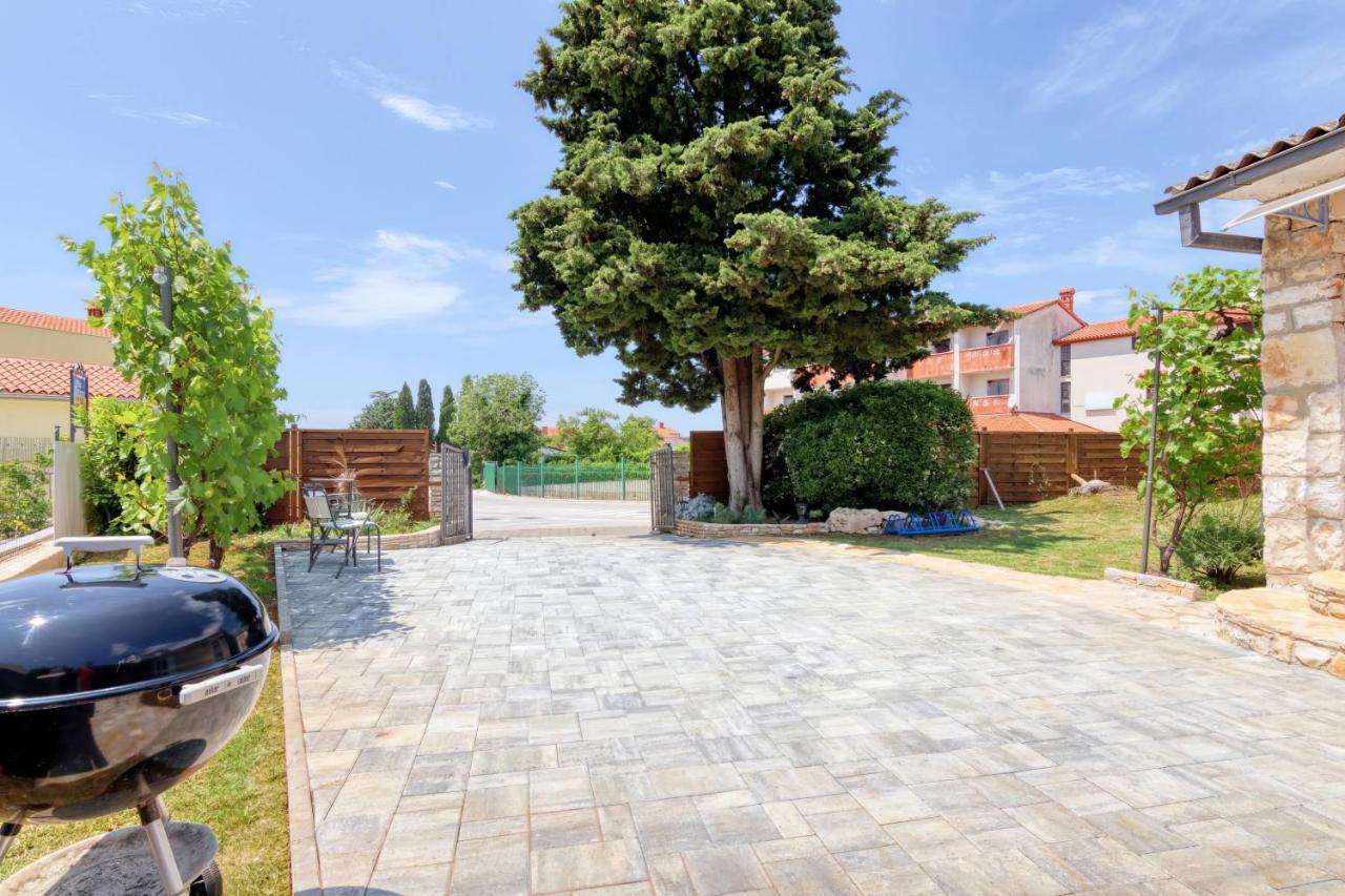 Holiday House "Laurus Garden" With Private Parking Медулин Экстерьер фото